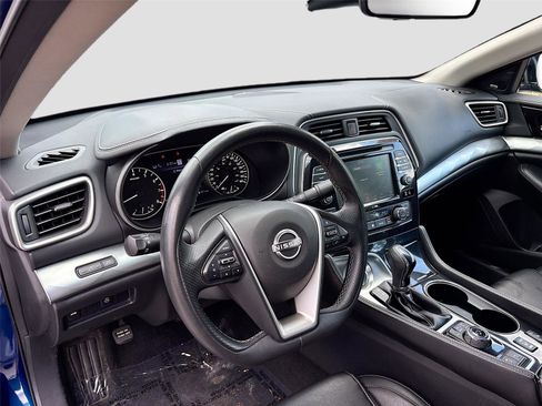 Used 2023 Nissan Maxima SL FWD image 9