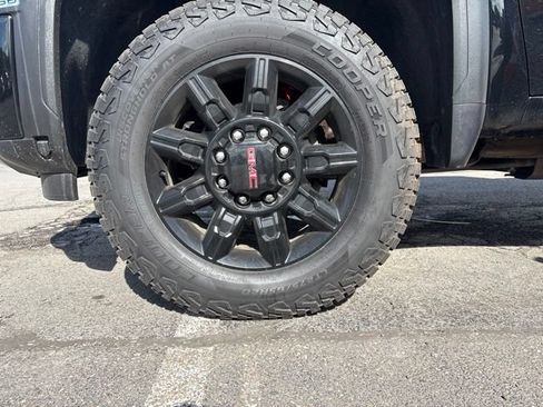 Used 2024 GMC Sierra 2500 AT4 AWD/4WD image 10