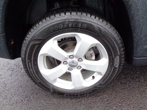 Certified 2019 Jeep Compass Latitude image 17