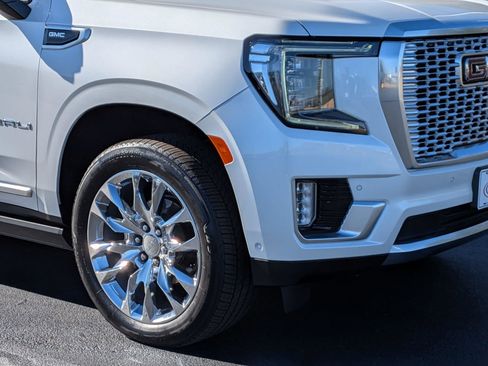 Used 2024 GMC Yukon Denali w/ Denali Reserve Package image 9