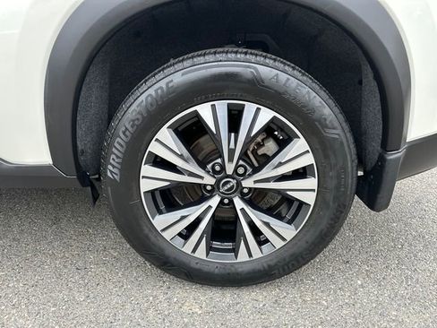 Used 2023 Nissan Rogue SV AWD/4WD image 14