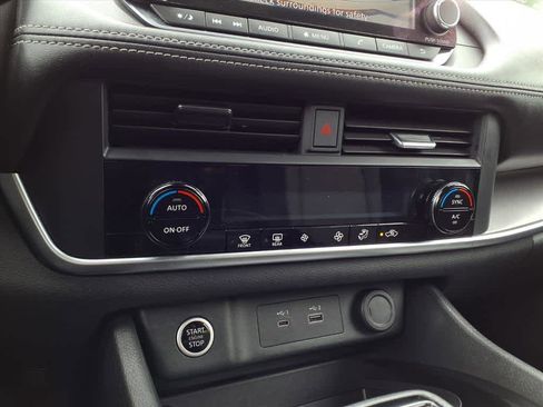 Used 2023 Nissan Rogue SV image 14