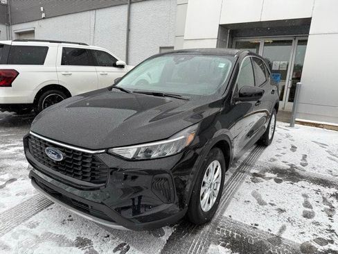 Used 2023 Ford Escape Active w/ Tech Pack #2 image 3