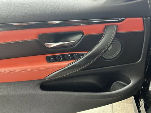 Used 2016 BMW M4 Convertible image 28