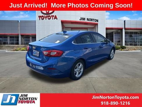 Used 2017 Chevrolet Cruze LT w/ Convenience Package FWD image 5