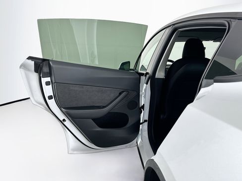 Used 2023 Tesla Model Y Long Range image 25