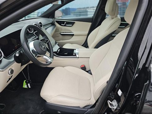 Used 2025 Mercedes-Benz C 300 4MATIC Sedan image 31