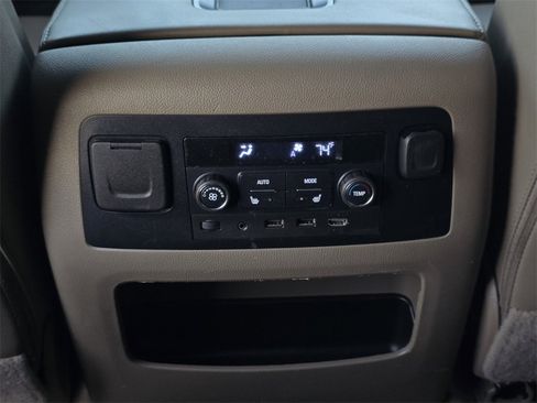 Used 2020 GMC Yukon SLT w/ Premium Edition image 17