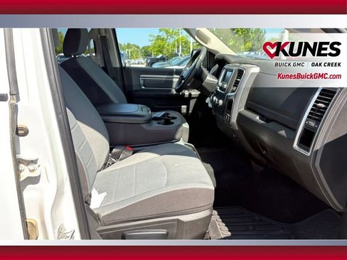 Used 2022 RAM 1500 Classic SLT AWD/4WD image 39