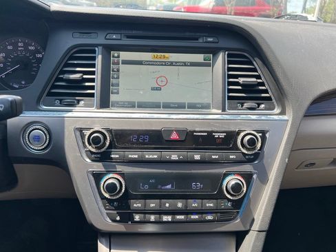 Used 2016 Hyundai Sonata Limited w/ Option Group 02 FWD image 16