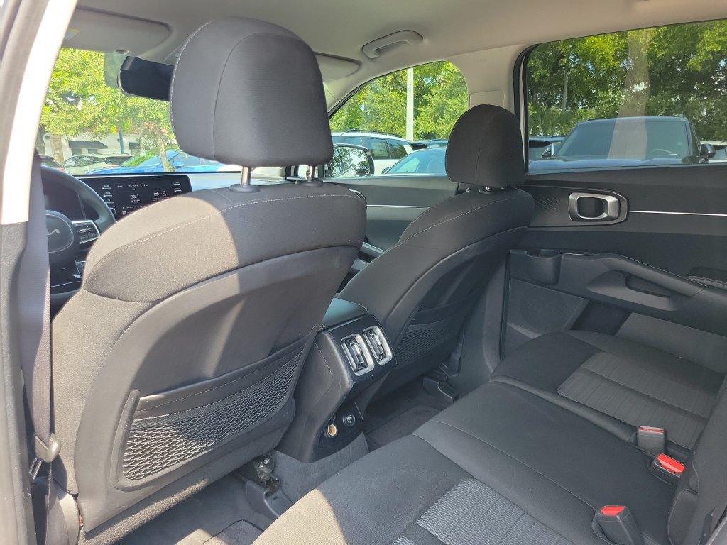 Used 2022 Kia Sorento LX FWD image 12