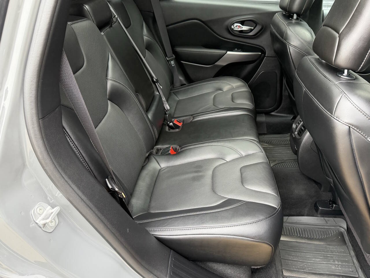 Used 2021 Jeep Cherokee Limited AWD/4WD image 18