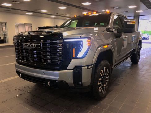 Used 2025 GMC Sierra 2500 Denali Ultimate AWD/4WD image 1