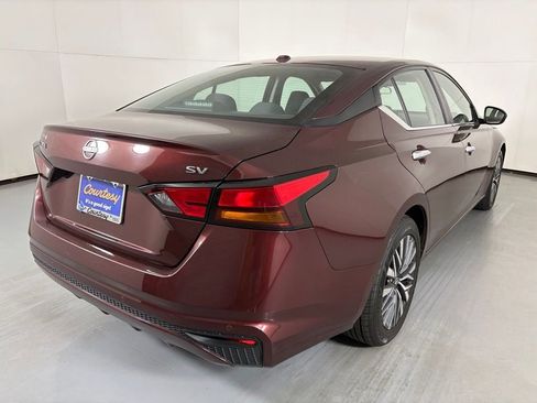Used 2024 Nissan Altima 2.5 SV FWD image 16