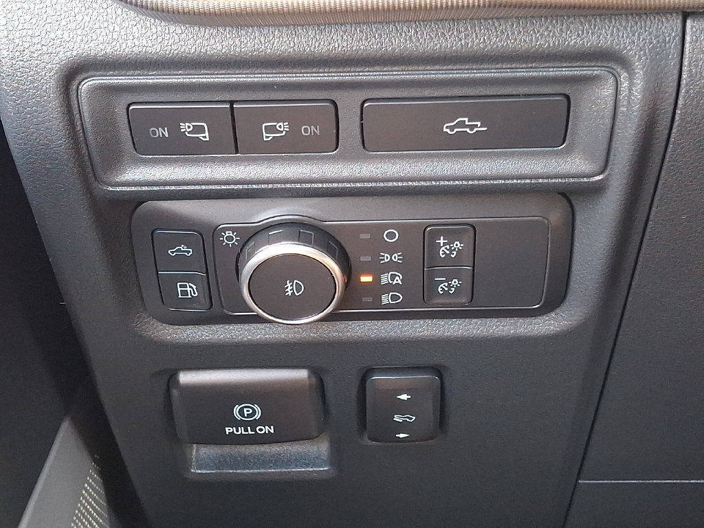 Used 2021 Ford F150 Platinum w/ FX4 Off-Road Package AWD/4WD image 28