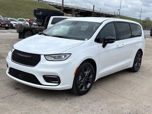 New 2026 Chrysler Pacifica Select FWD image 11