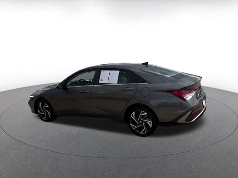 Used 2025 Hyundai Elantra SEL image 10