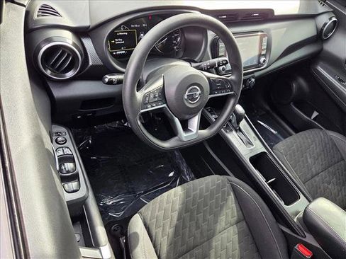 Used 2021 Nissan Kicks SV image 10