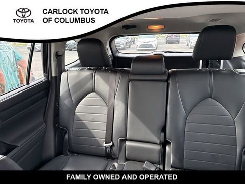 Used 2020 Toyota Highlander XLE image 12
