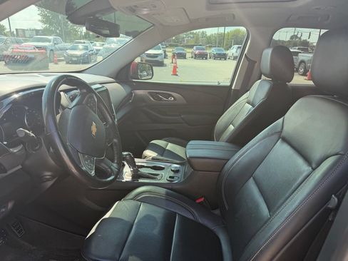 Used 2019 Chevrolet Traverse Premier w/ Driver Confidence II Package FWD image 5