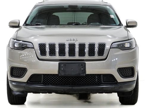 Used 2020 Jeep Cherokee Latitude w/ Cold Weather Group AWD/4WD image 2