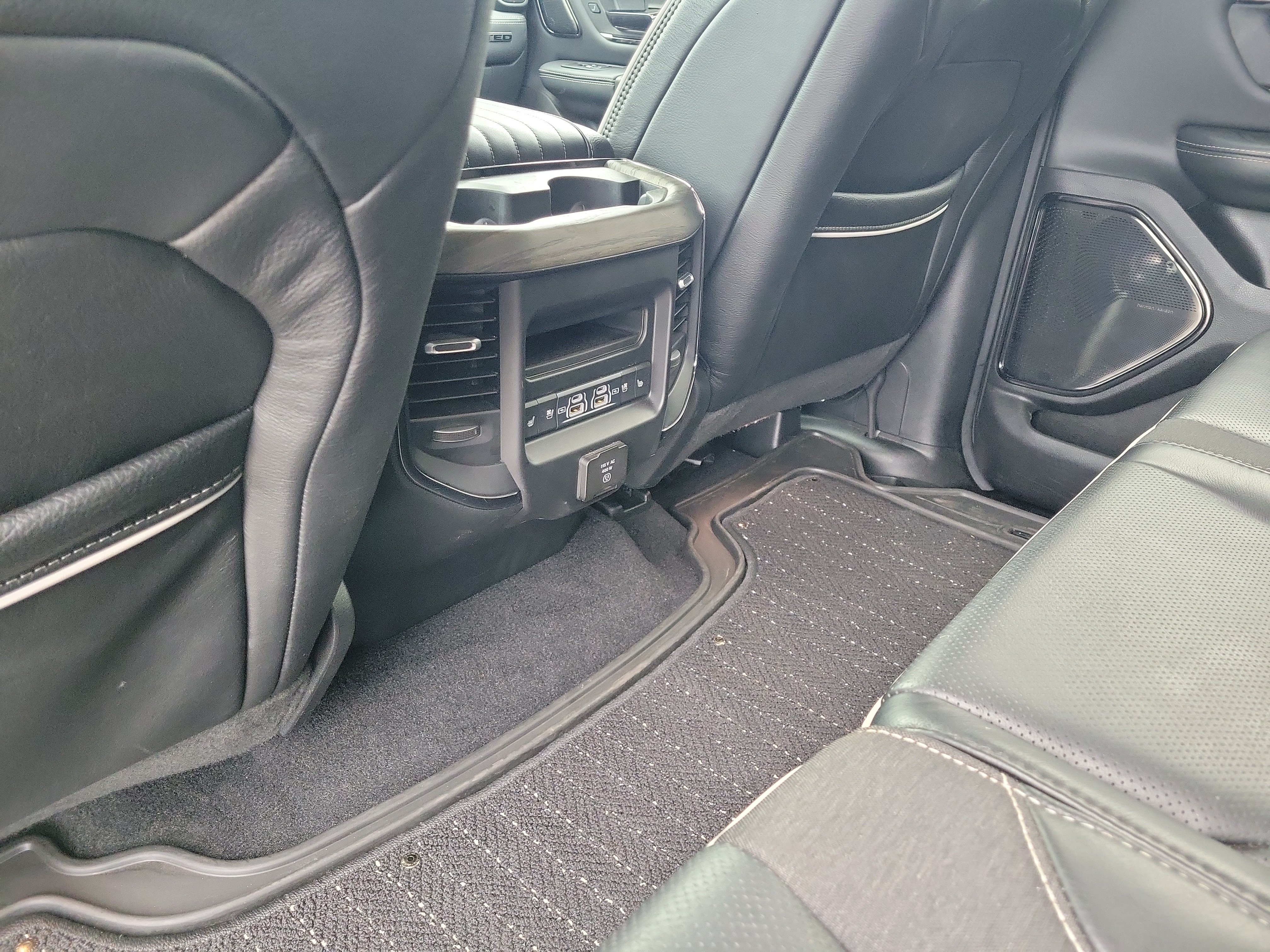 Used 2025 RAM 1500 Limited AWD/4WD image 13