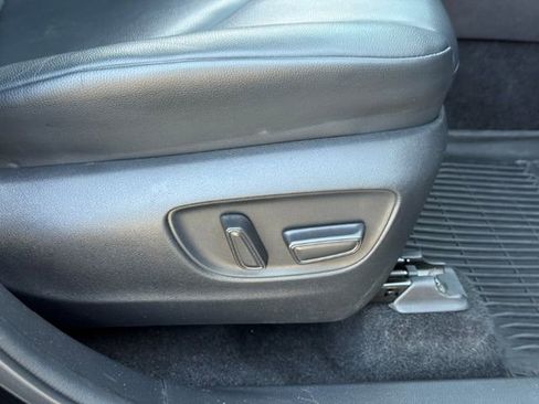 Used 2023 Toyota Highlander XLE AWD/4WD image 26