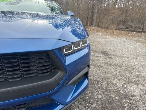 Used 2024 Ford Mustang Coupe image 3