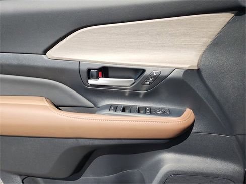 New 2026 Toyota Grand Highlander Platinum image 17