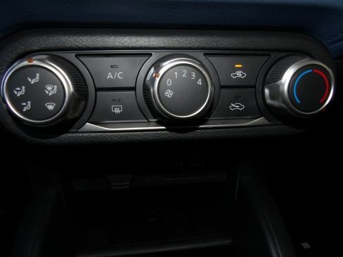 Used 2025 Nissan Versa SV w/ Trunk Package image 18