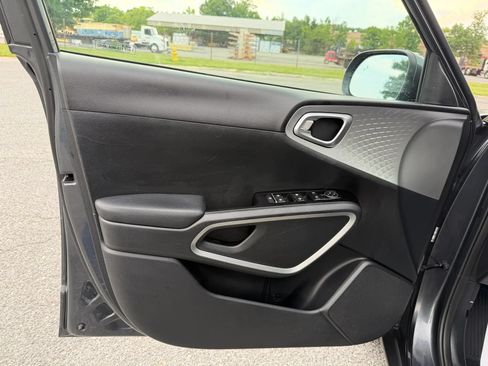 Used 2023 Kia Soul LX w/ Option Group 015 FWD image 27