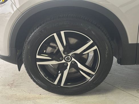 Used 2024 Volvo XC40 B5 Core image 33