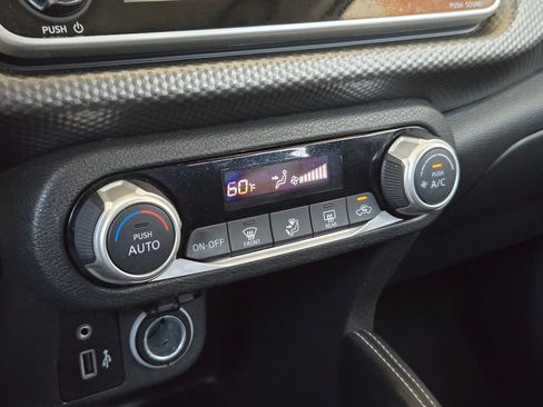 Used 2019 Nissan Kicks SV FWD image 17