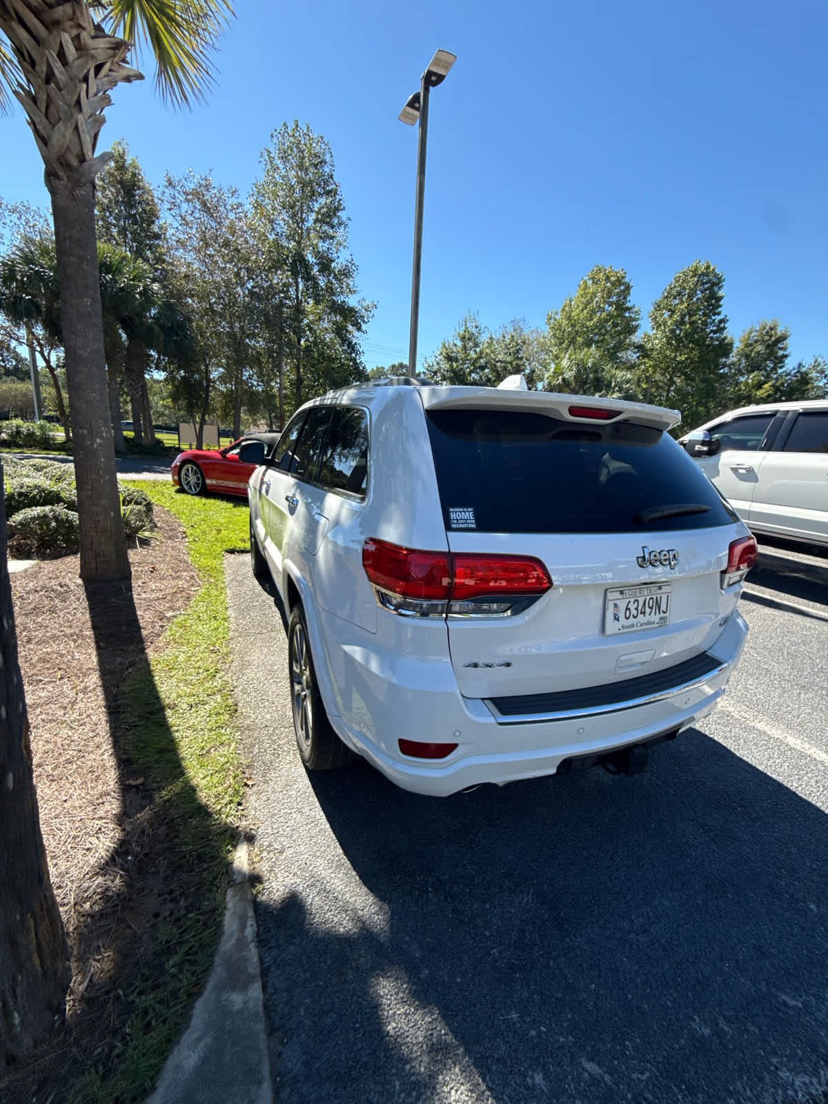 Used 2018 Jeep Grand Cherokee Overland AWD/4WD image 6