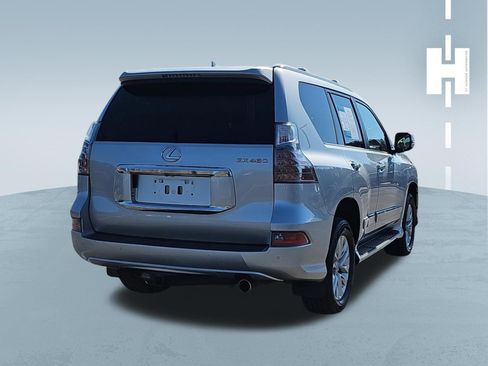 Used 2017 Lexus GX 460 image 3