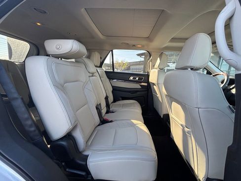 Used 2018 Ford Explorer Platinum AWD/4WD image 23