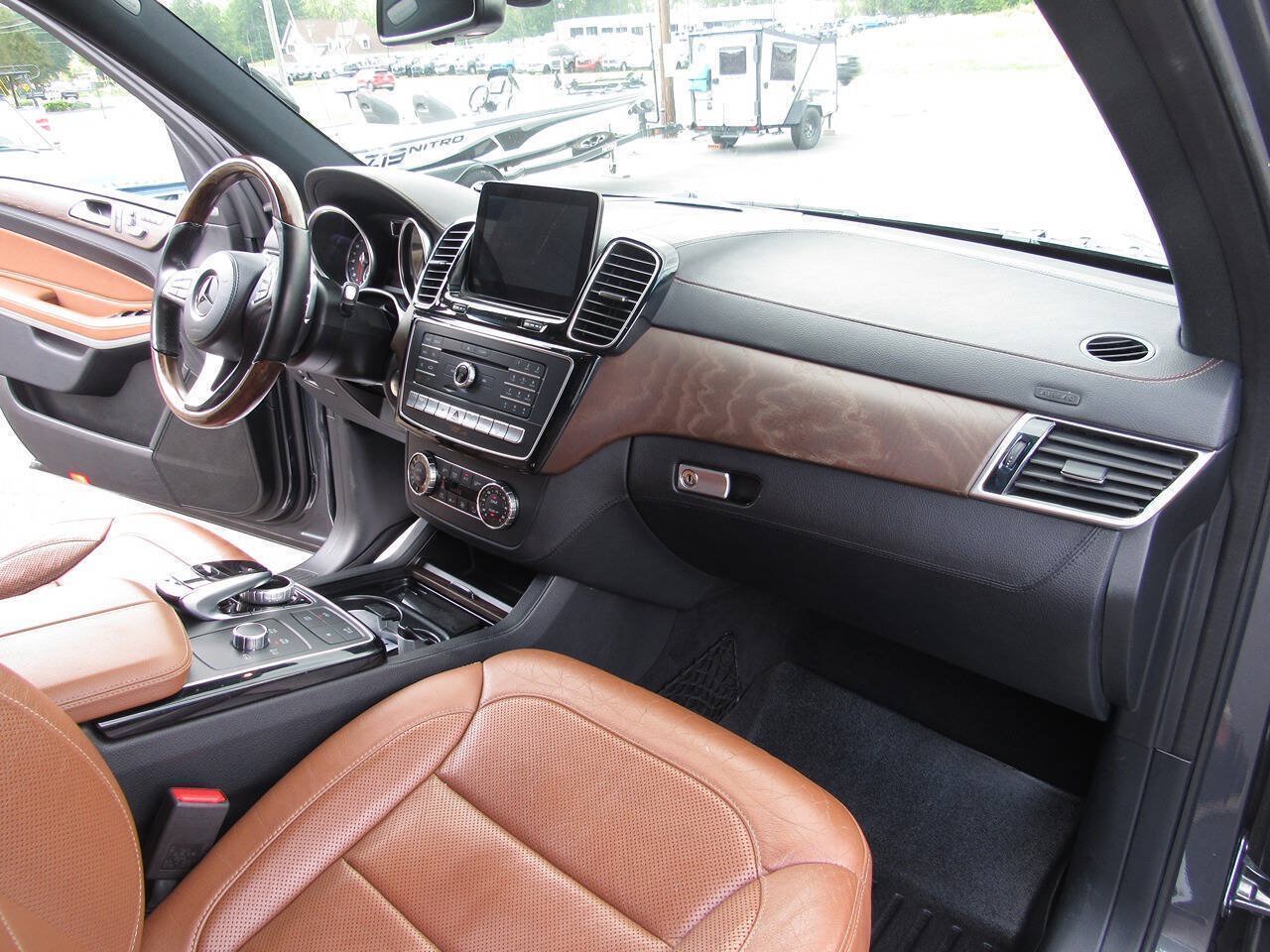 Used 2017 Mercedes-Benz GLS 550 4MATIC image 30