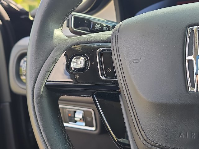 Used 2024 Lincoln Aviator AWD w/ Premium Package image 12