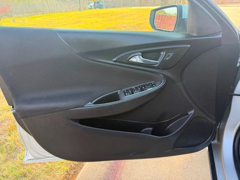 Used 2020 Chevrolet Malibu LT FWD image 29