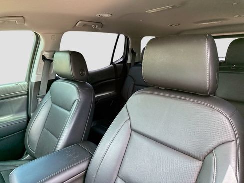 Used 2023 GMC Acadia SLT w/ Elevation Edition FWD image 13