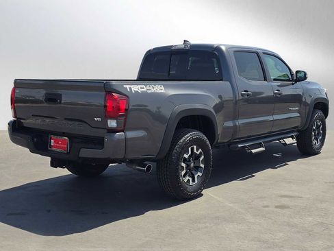 Used 2018 Toyota Tacoma TRD Off-Road w/ Technology Package AWD/4WD image 3