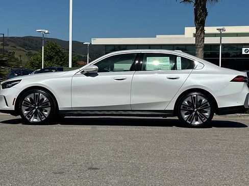 New 2026 BMW 530i RWD image 6