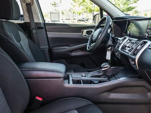 Used 2022 Kia Sorento LX FWD image 17