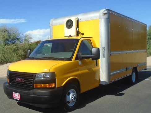Used 2018 GMC Savana 3500 Extended w/ Driver Convenience Package RWD image 1