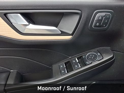Used 2021 Ford Escape Titanium w/ Titanium Elite Package AWD/4WD image 15