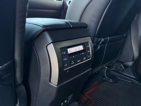 Used 2023 Lexus GX 460 Premium w/ Accessory Package image 21