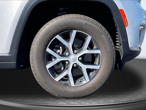 Used 2023 Jeep Grand Cherokee L Limited AWD/4WD image 10