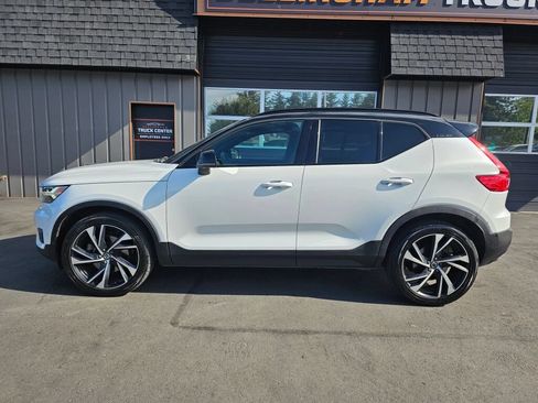 Used 2019 Volvo XC40 T5 R-Design AWD/4WD image 2