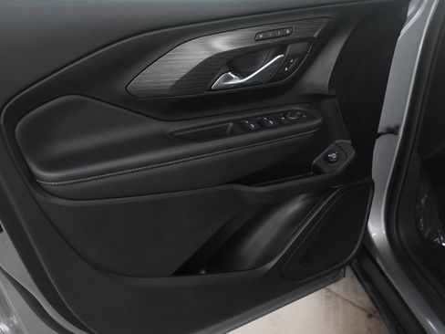 Used 2024 GMC Terrain SLT image 16