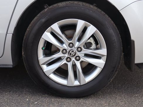 Used 2022 Toyota Sienna Limited image 38